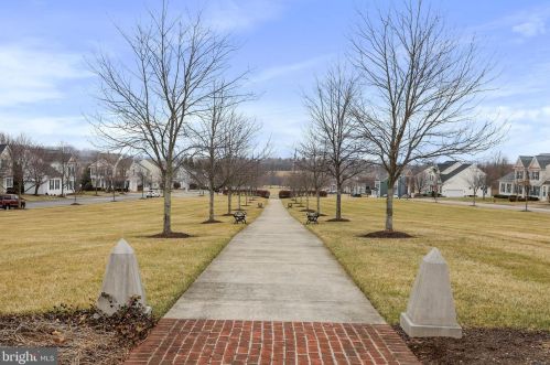 399 Lord Fairfax St, Charles Town WV  25414-2609 exterior