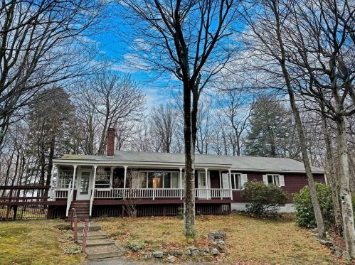 326 Old Main St, New London, NH 03257-6055