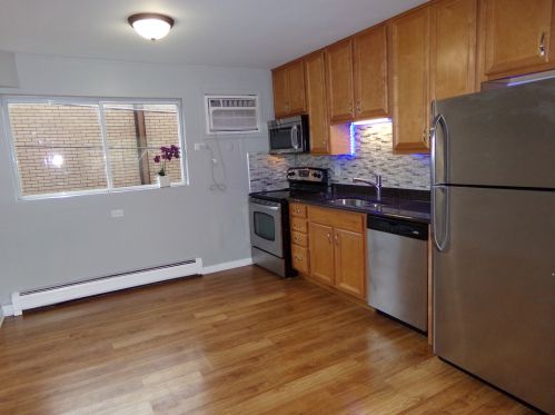 4620 Fishermans Ter, Lyons, IL 60534-1928
