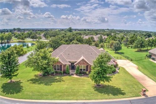 8537 Venezia Ln, Edmond, OK 73034-2111