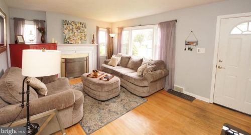 41 Holt Cir, Trenton NJ  08619-1605 exterior