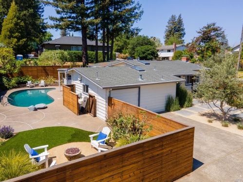 797 White Gates Ave, Healdsburg, CA 95448-3755