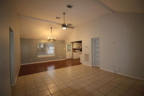 606 Springwood Dr, Conroe TX  77385-9514 exterior