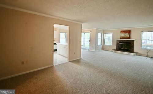 1104 Roundtree Pl, Trenton, NJ 08648-2538