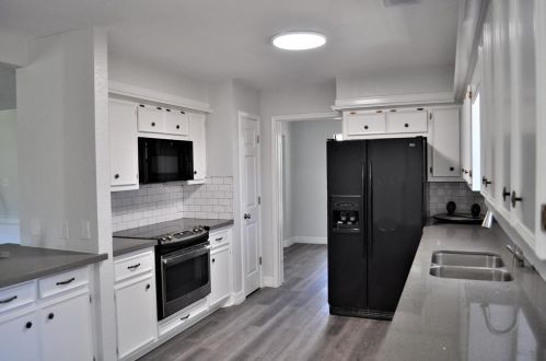 37 Colony Sq, Angleton TX 77515-3644 exterior