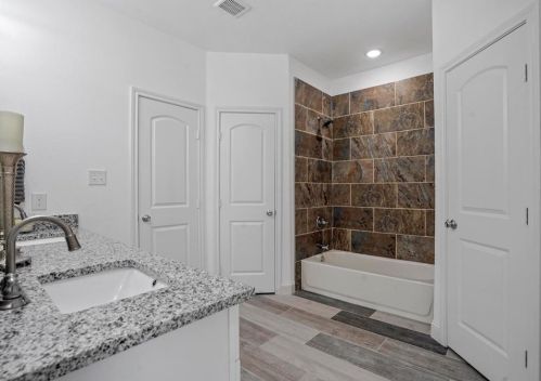 9513 Santa Monica Dr, Fort Worth TX  76116-5926 exterior