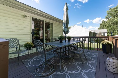 38 Glasgow Cir, Hudson NH  03051-3759 exterior