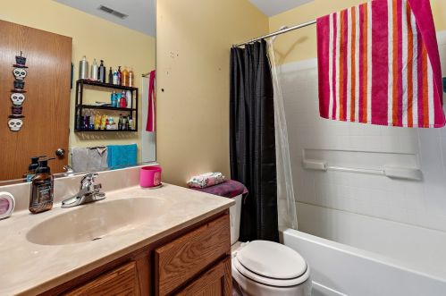 1691 Cameron Dr, Pingree Grove IL  60140-9074 exterior