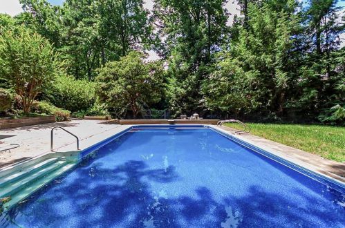 810 Mabry Rd, Atlanta GA  30328-2662 exterior