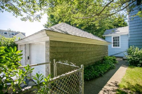 10 Malbone Rd, Middletown, RI 02840-1744