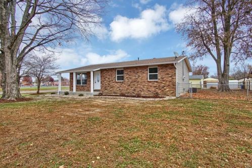 127 Abbott St, Fort Russell, IL 62010-1423