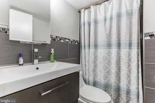 833 Livingston St, Philadelphia PA 19134-5319 exterior