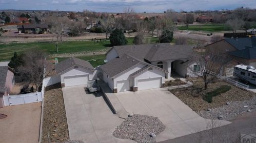 211 Mangrum Dr, Pueblo, CO 81007-1872