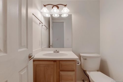 6909 Briarwood Dr, Englewood CO 80112-1160 exterior