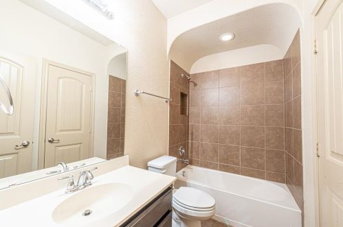 6673 Friendsway Dr, Fort Worth TX  76137-7541 exterior