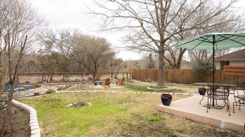 8113 Doe Mdw Dr, Austin TX  78749-2866 exterior