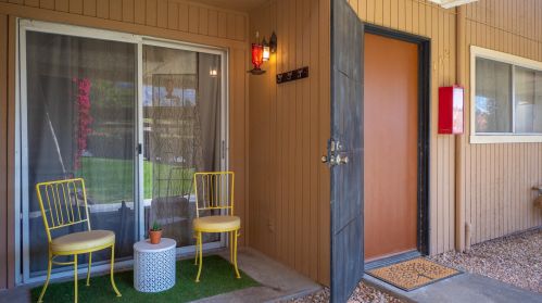 510 Villa Ct, Palm Springs, CA 92262-0685