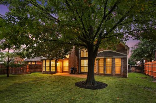 2128 Bishop Dr, Lewisville, TX 75028-3738