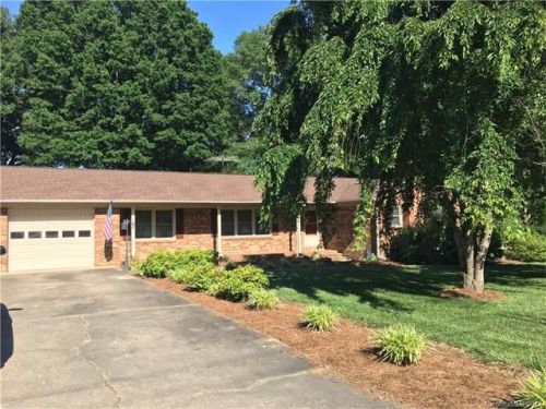 402 Oakland St, Dallas, NC 28034-1607