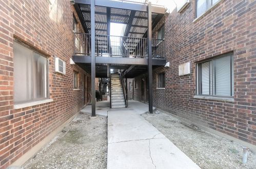 966 Rohlwing Rd, Addison IL  60101-6147 exterior