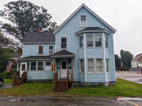 11 Baldwin St, Livermore Falls, ME 04254-1201