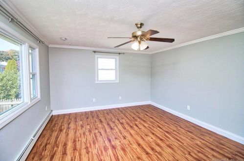 137 Hutchinson St, Waterbury, CT 06708-4529