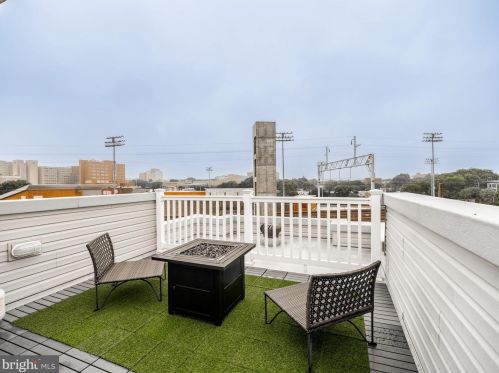 2131 10th St, Philadelphia PA 19148-5007 exterior