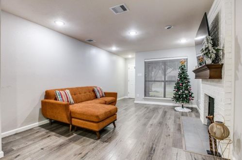 5725 Cancun Dr, Fort Worth TX  exterior