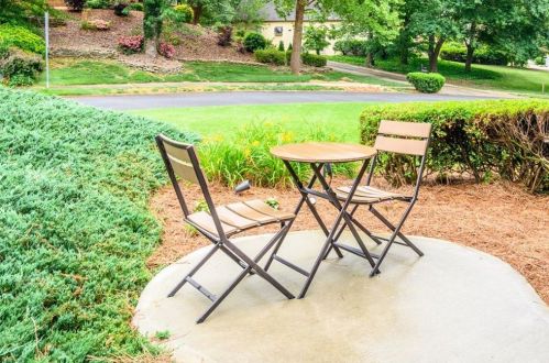 1703 Barrington Cir, Marietta, GA 30062-5516