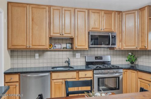 20 Pne Needle St, Wall Township NJ  07731-2647 exterior
