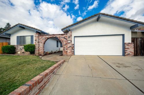1135 Port Chelsea Cir, Lodi, CA 95240-7034