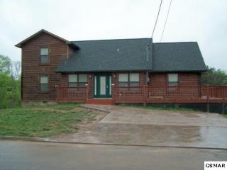 350 Oak Lake Dr, Pigeon Forge, TN 37876-3407