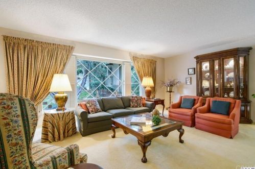 1750 Pacific Ave, Glendale CA  91202-1109 exterior