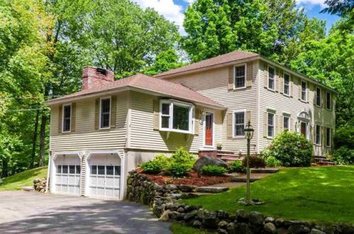 2 Winterberry Dr, Amherst, NH 03031-1605