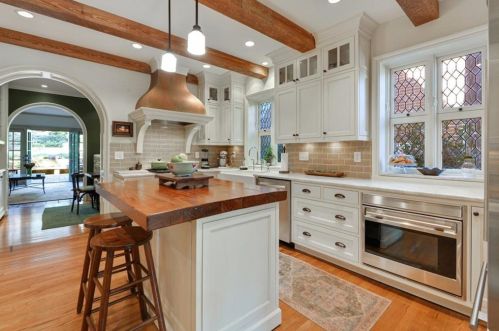 2482 Dellwood Dr, Atlanta GA  30305-4076 exterior