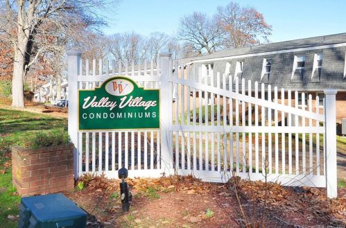 338 Dunfey Ln, Windsor CT  06095-2353 exterior