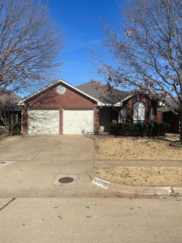 2713 Sedgeway Ln, Carrollton TX  75006-2157 exterior