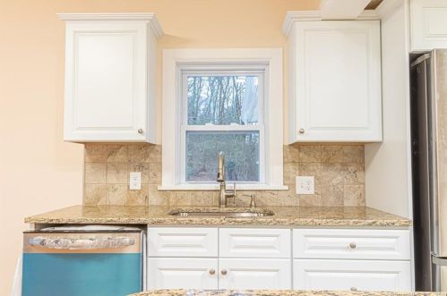 6 Indian Wood Rd, Niantic CT  06357-1021 exterior
