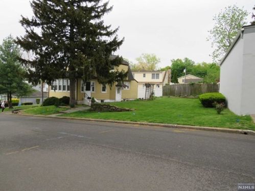 402 Cleveland Ave, Hasbrouck Heights, NJ 07604-2402