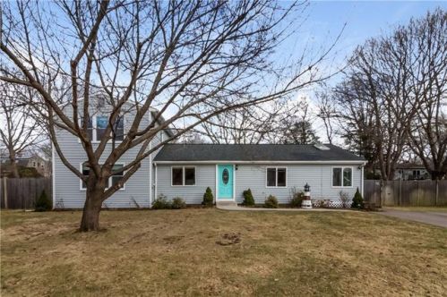 17 Wayland Trl, South Kingstown, RI 02882-2711
