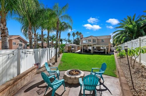 8517 Rosemary Dr, Riverside CA  92508-2921 exterior