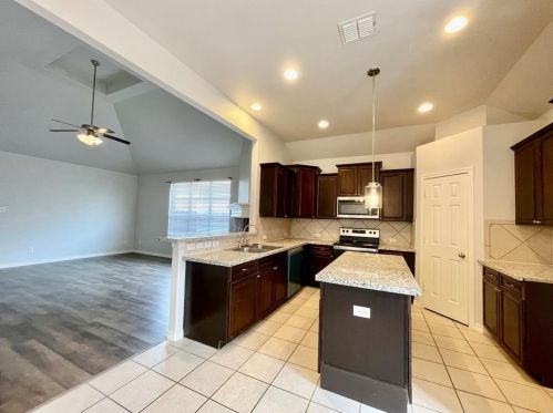 2069 Meadow Park Dr, Princeton TX 75407-2662 exterior