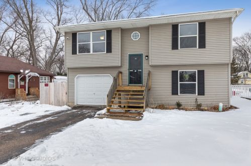 117 Greenfield Ave, Bull Valley, IL 60014-5229