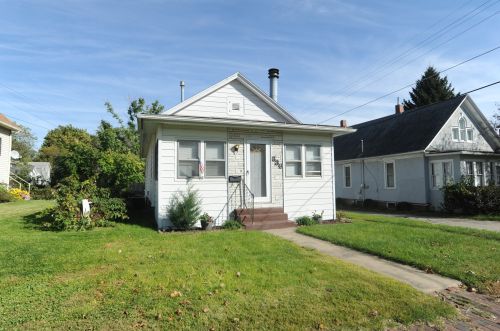 636 Laharpe St, Rockwell, IL 61301-2234
