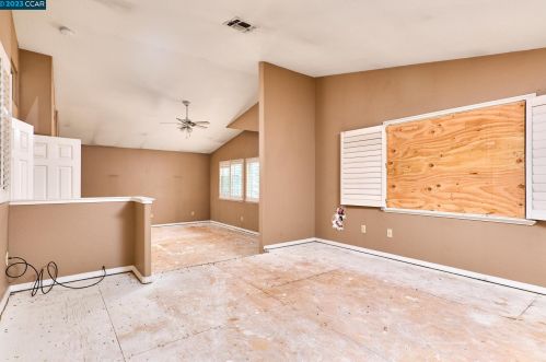 8943 Camden Dr, Elk Grove, CA 95624-3025