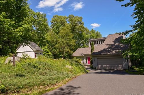 14 Morningside Dr, Granby, CT 06090-1202