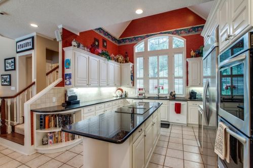 2 Wedgewood Blvd, Conroe TX  77304-1349 exterior