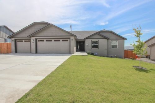 416 38th St, Yakima, WA 98901-1486