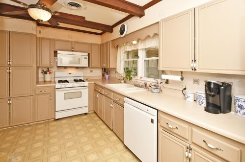 115 Greenwood Dr, Carrollton, GA 30117-5560