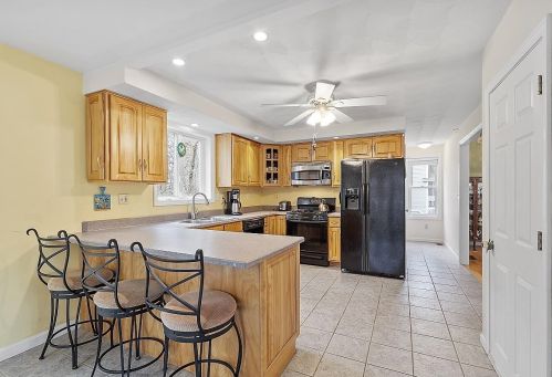 109 Goodhue Rd, Derry, NH 03038-6033